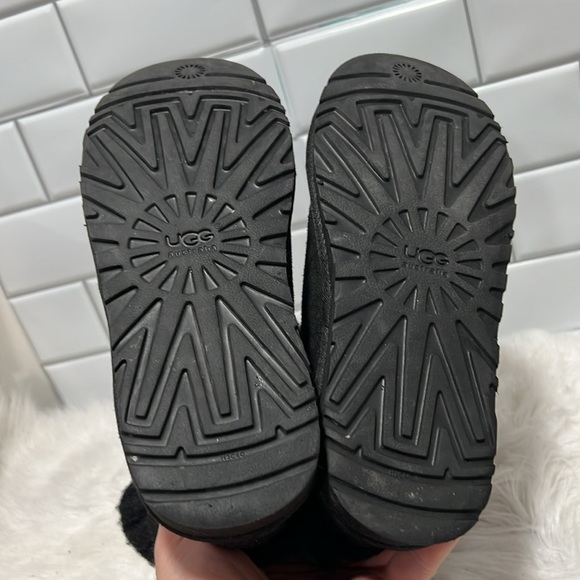 UGG CAMBRIDGE Women's Black Metallic Ankle Boots size 6 - Picture 6 of 11